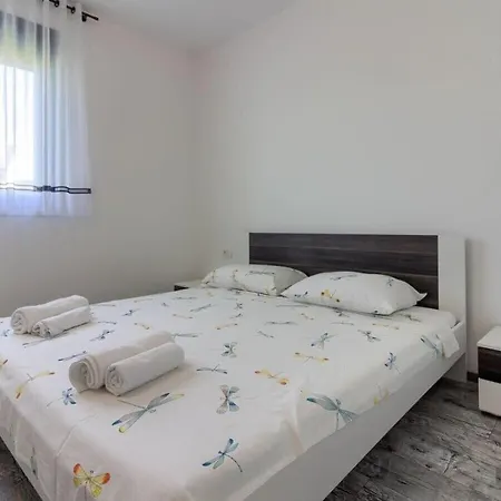 Serenity With Private Pool Near Pula Villa