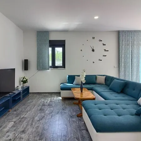 Villa Serenity With Private Pool Near Pula