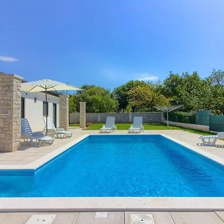 ヴィラ Serenity With Private Pool Near Pula ラビン
