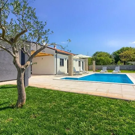 Villa Serenity With Private Pool Near Pula