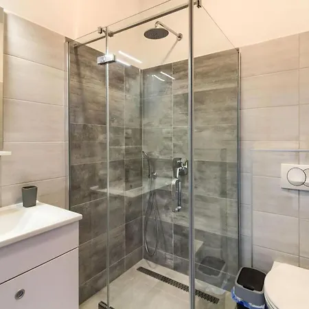 ヴィラ Serenity With Private Pool Near Pula ラビン