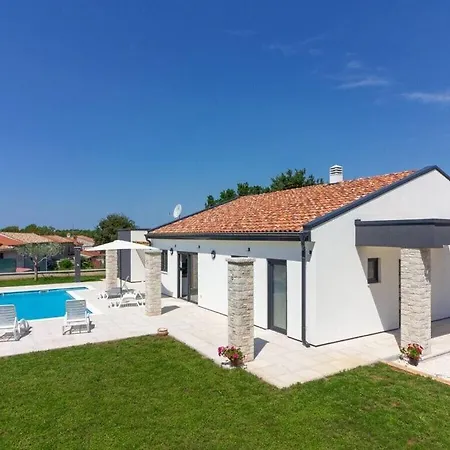 Serenity With Private Pool Near Pula *