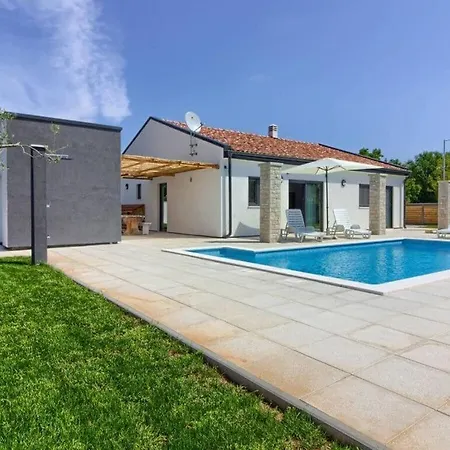 Serenity With Private Pool Near Pula