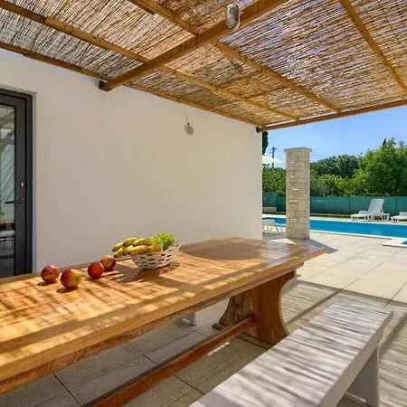 Serenity With Private Pool Near Pula Villa *