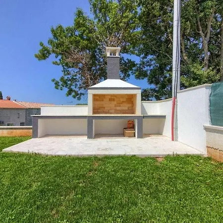 Villa Serenity With Private Pool Near Pula
