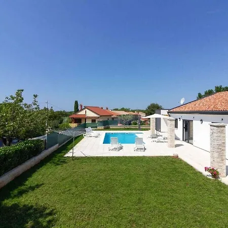 Serenity With Private Pool Near Pula