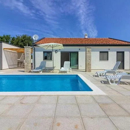 ヴィラ Serenity With Private Pool Near Pula ラビン