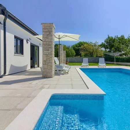 Villa Serenity With Private Pool Near Pula *