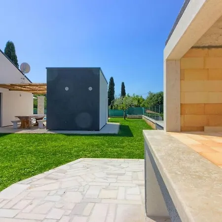 Serenity With Private Pool Near Pula 라빈